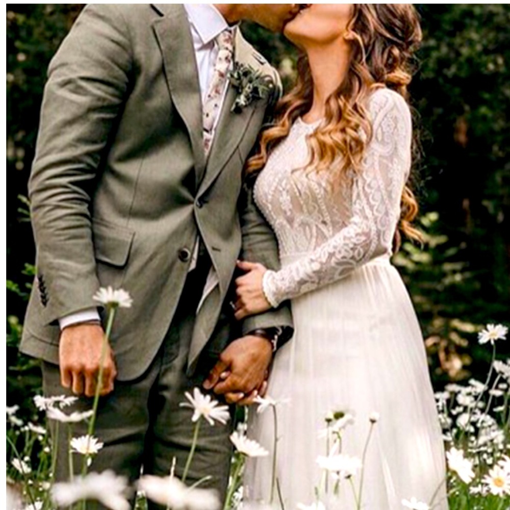 Long Sleeve Backless Lace Wedding Dress